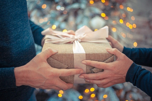 original new years eve gift ideas to brighten up your new years eve