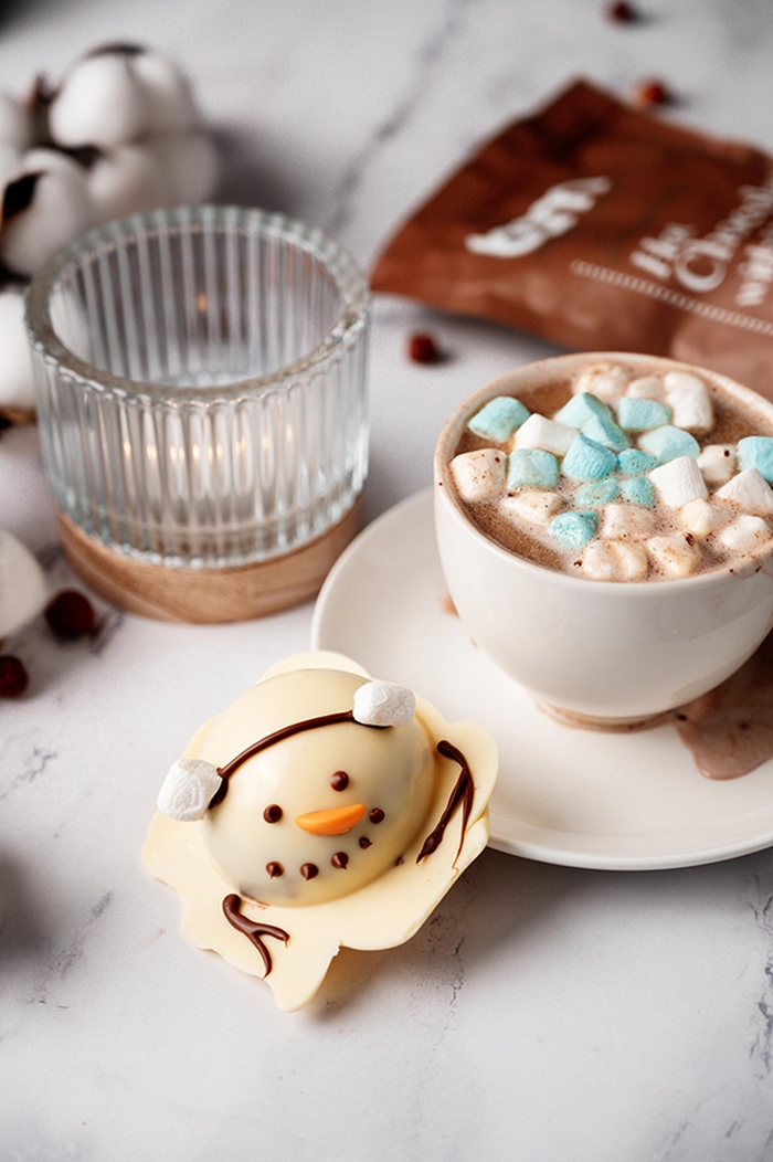 Classic hot chocolate and blue marshmallows Set