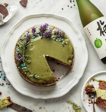 Chocolate cake with pistachio
