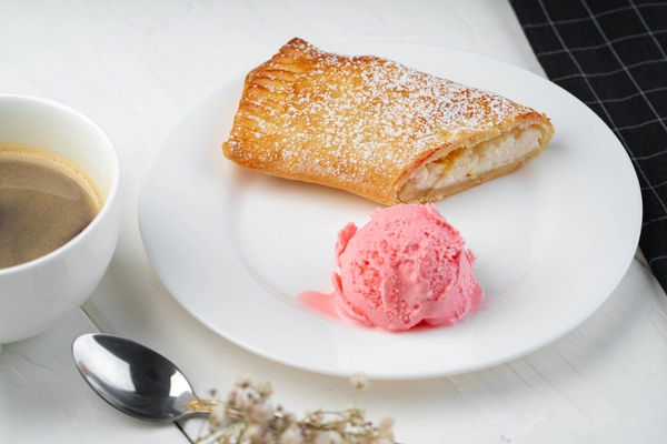 apple strudel with cottage cheese