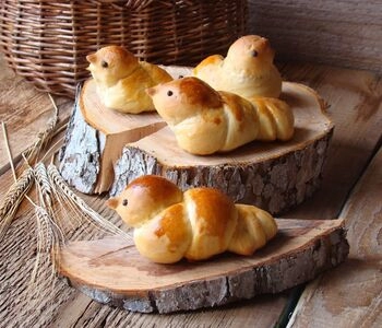 Gregor's birds: sweet leavened delights with pistachio