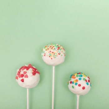 Cake pops with pistachio