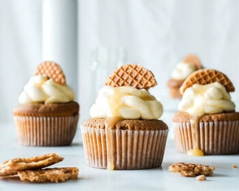 Muffins with vanilla filling